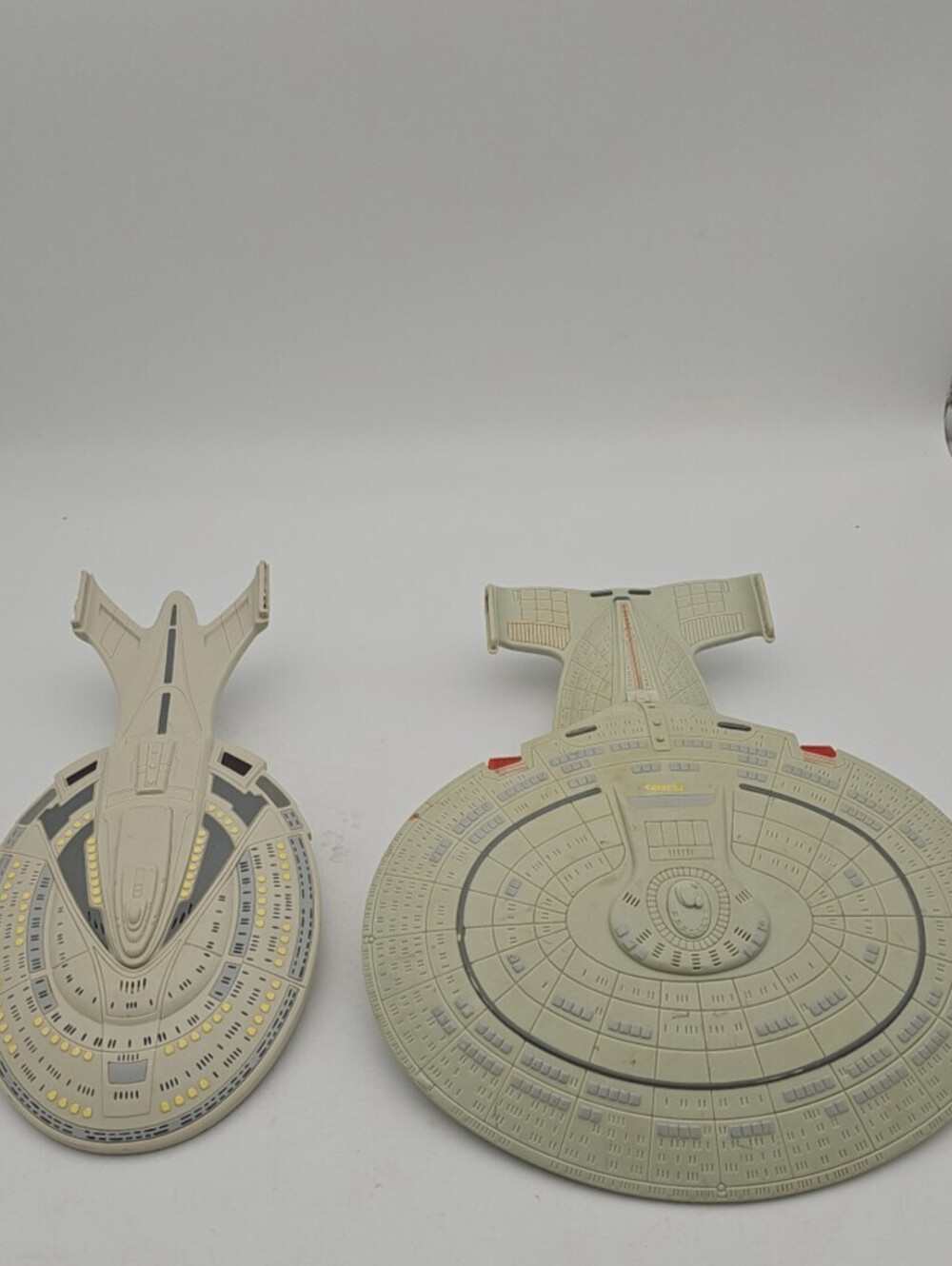 Vintage Playmates Star Trek Enterprise NCC-1701 D & E Lot - Pre-owned Untested